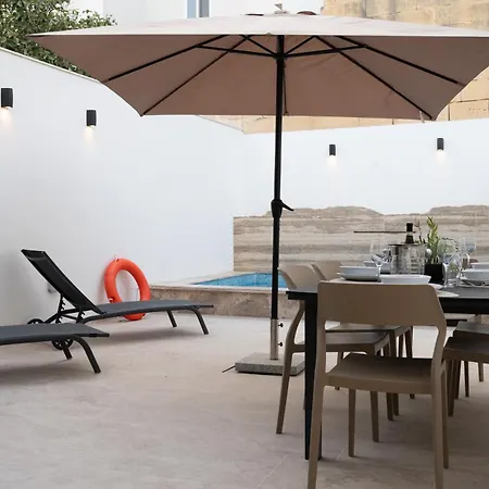 42, - Newly Renovated Traditional Maltese Townhouse With Private Pool