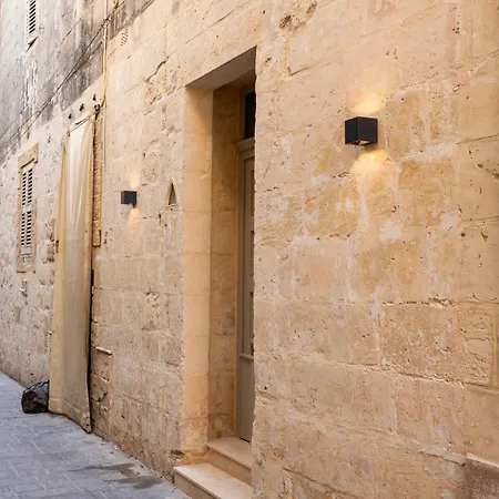 42, - Newly Renovated Traditional Maltese Townhouse With Private Pool 度假居 Żejtun