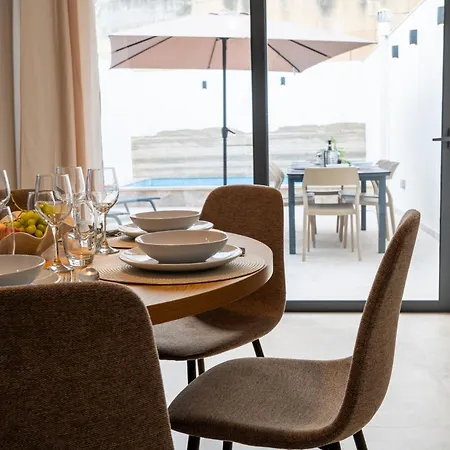 42, - Newly Renovated Traditional Maltese Townhouse With Private Pool * Żejtun