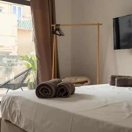 42, - Newly Renovated Traditional Maltese Townhouse With Private Pool