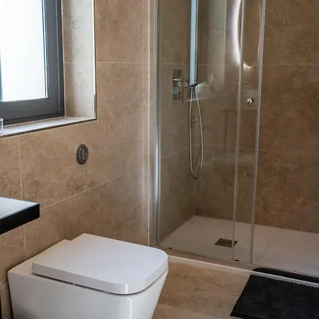 42, - Newly Renovated Traditional Maltese Townhouse With Private Pool 度假居 *