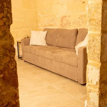 42, - Newly Renovated Traditional Maltese Townhouse With Private Pool 度假居 *