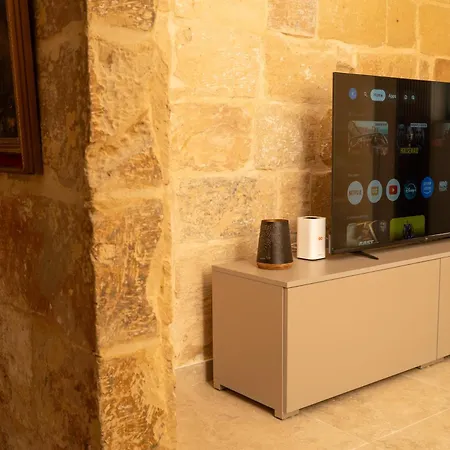 42, - Newly Renovated Traditional Maltese Townhouse With Private Pool