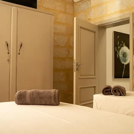 42, - Newly Renovated Traditional Maltese Townhouse With Private Pool 度假居 Żejtun
